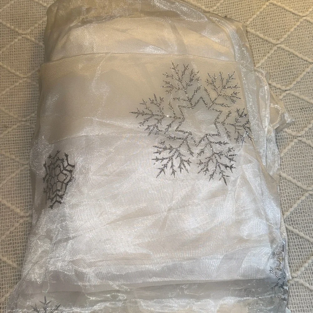 Alice Through the Looking Glass White Queen Costume - Picture 4 of 10